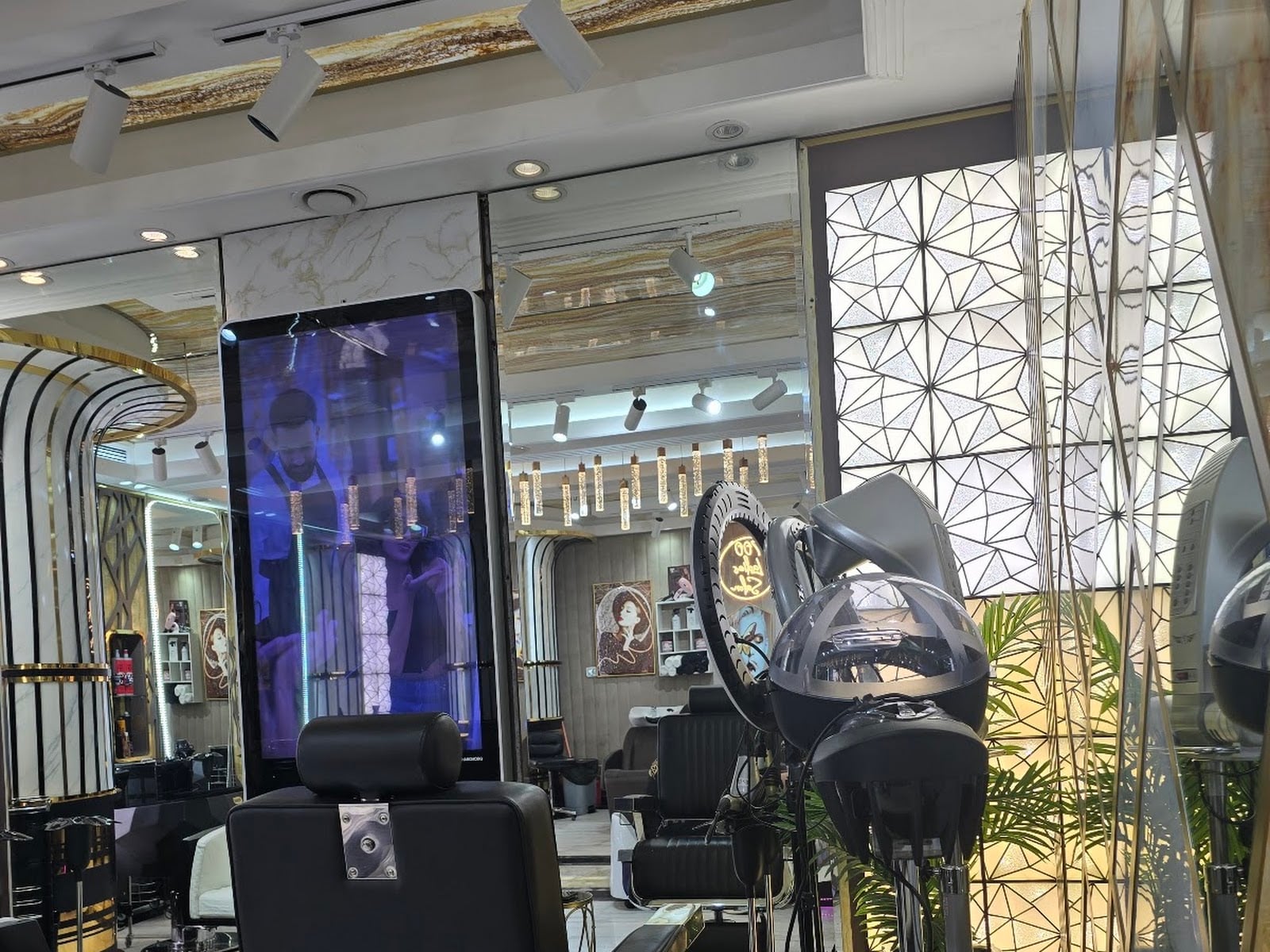 700 Ladies Salon - Beauty Salons in Sheikh Zayed Rd, Dubai