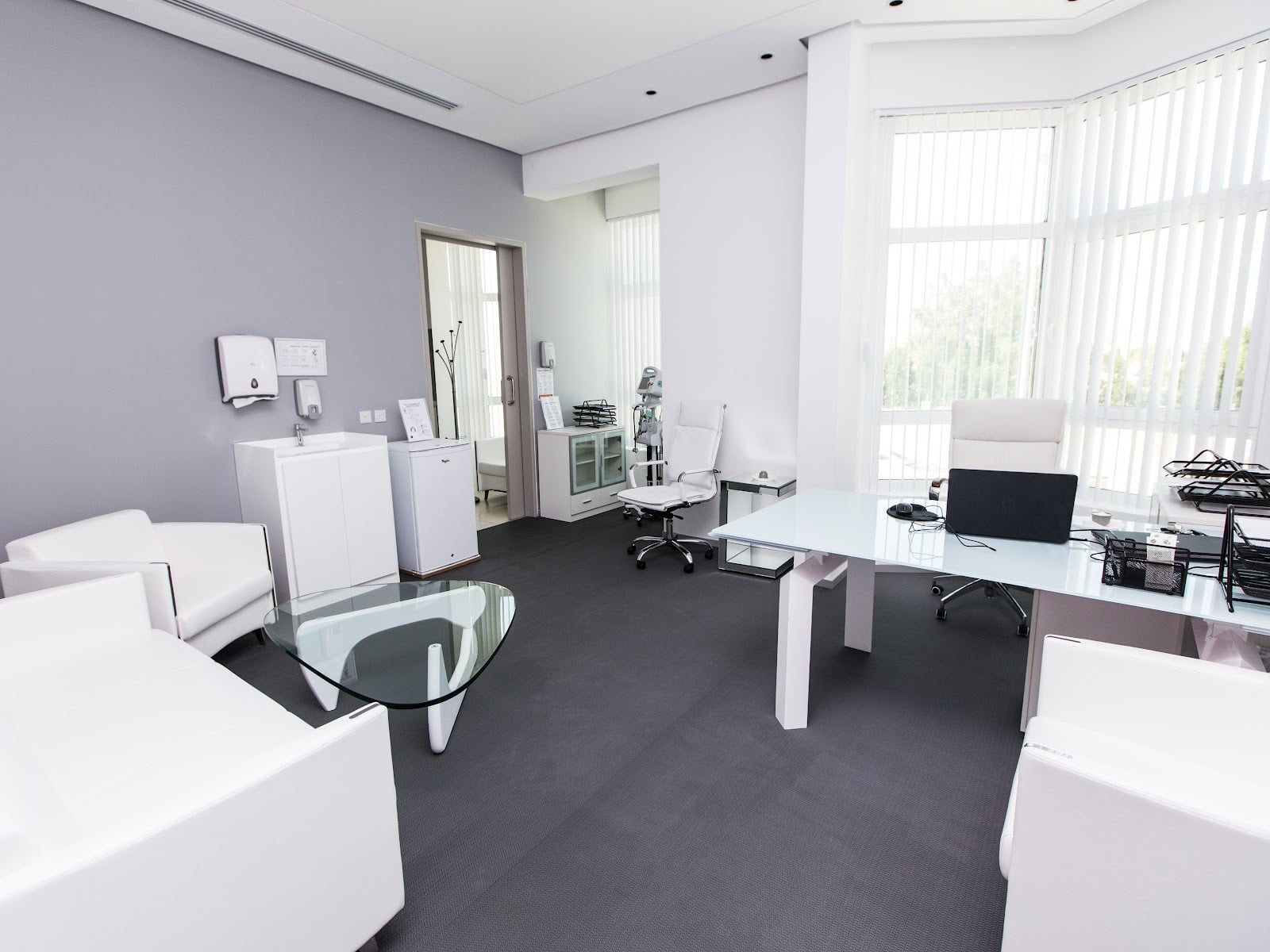 Dr. Kamil Al Rustom Skin & Laser Centre - Skin Specialists in Al Bada'a, Dubai