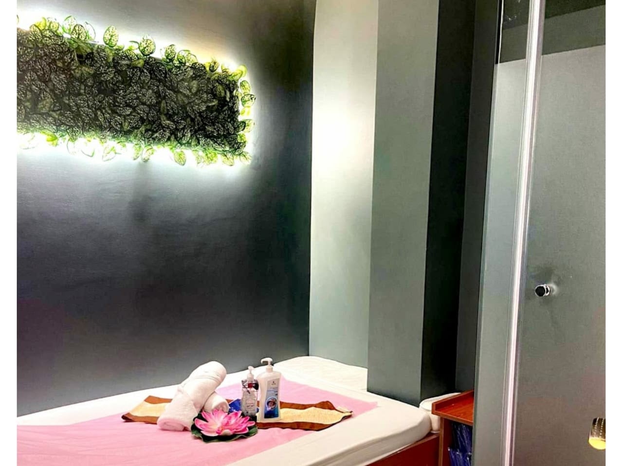 Golden Lotus Spa - Thai Massage Therapists in Dubai Marina, Dubai