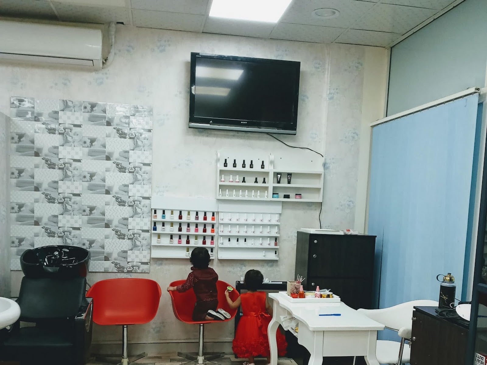 Hayat's Ladies Salon - Beauty Salons in Dubai International City, Dubai