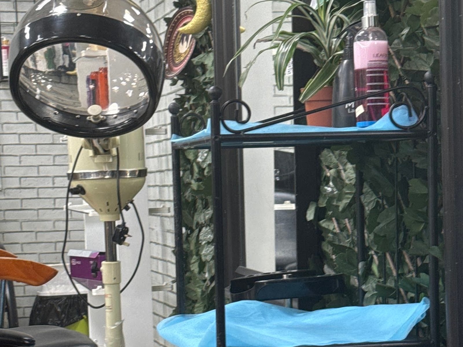 Momi's Ladies Salon - Beauty Salons in Discovery Gardens, Dubai