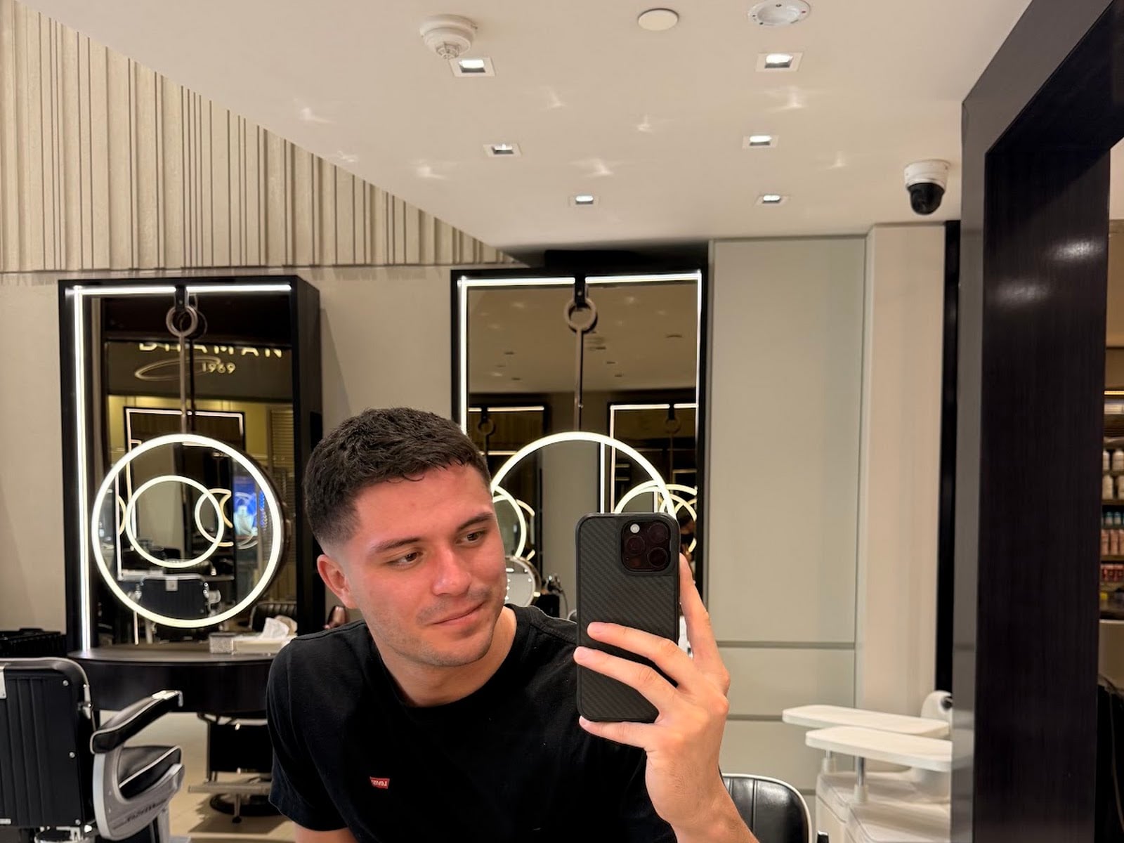 Mr & Mrs B Lounge LLC - Beauty Salons in Jumeirah, Dubai