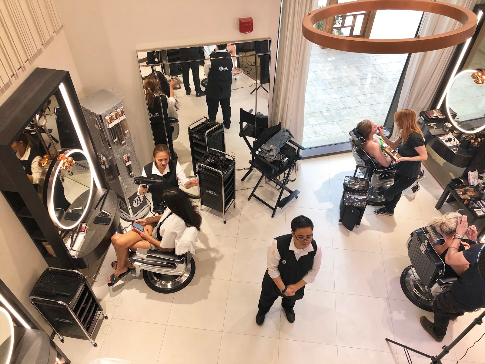 Mr & Mrs B Lounge LLC - Beauty Salons in Jumeirah, Dubai