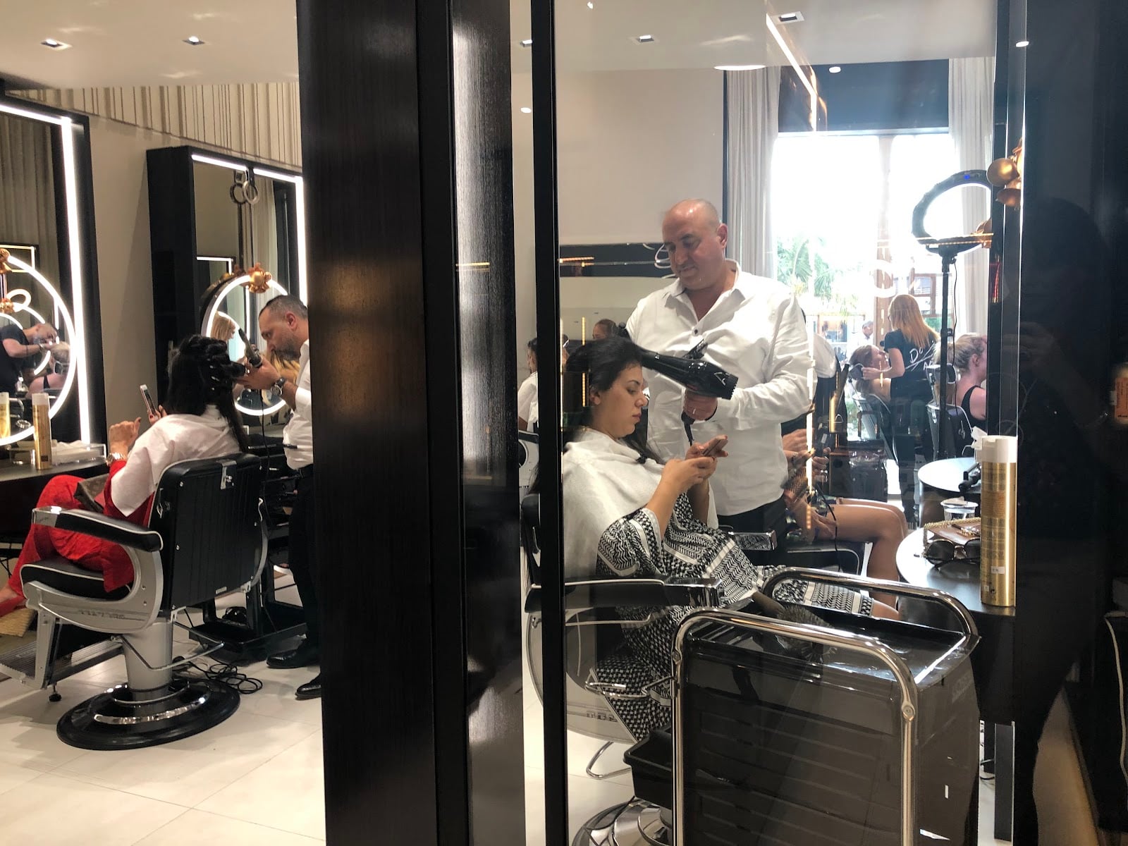 Mr & Mrs B Lounge LLC - Beauty Salons in Jumeirah, Dubai