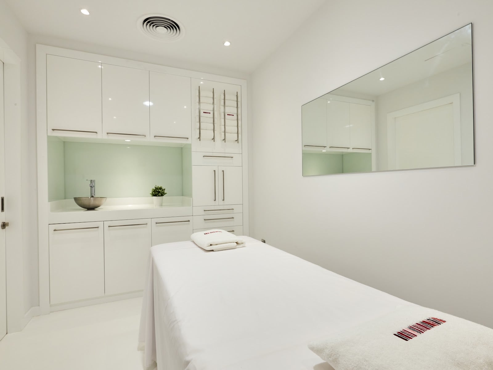 N.Bar Nail Spa & Salon - Nail Salons in Jumeirah, Dubai