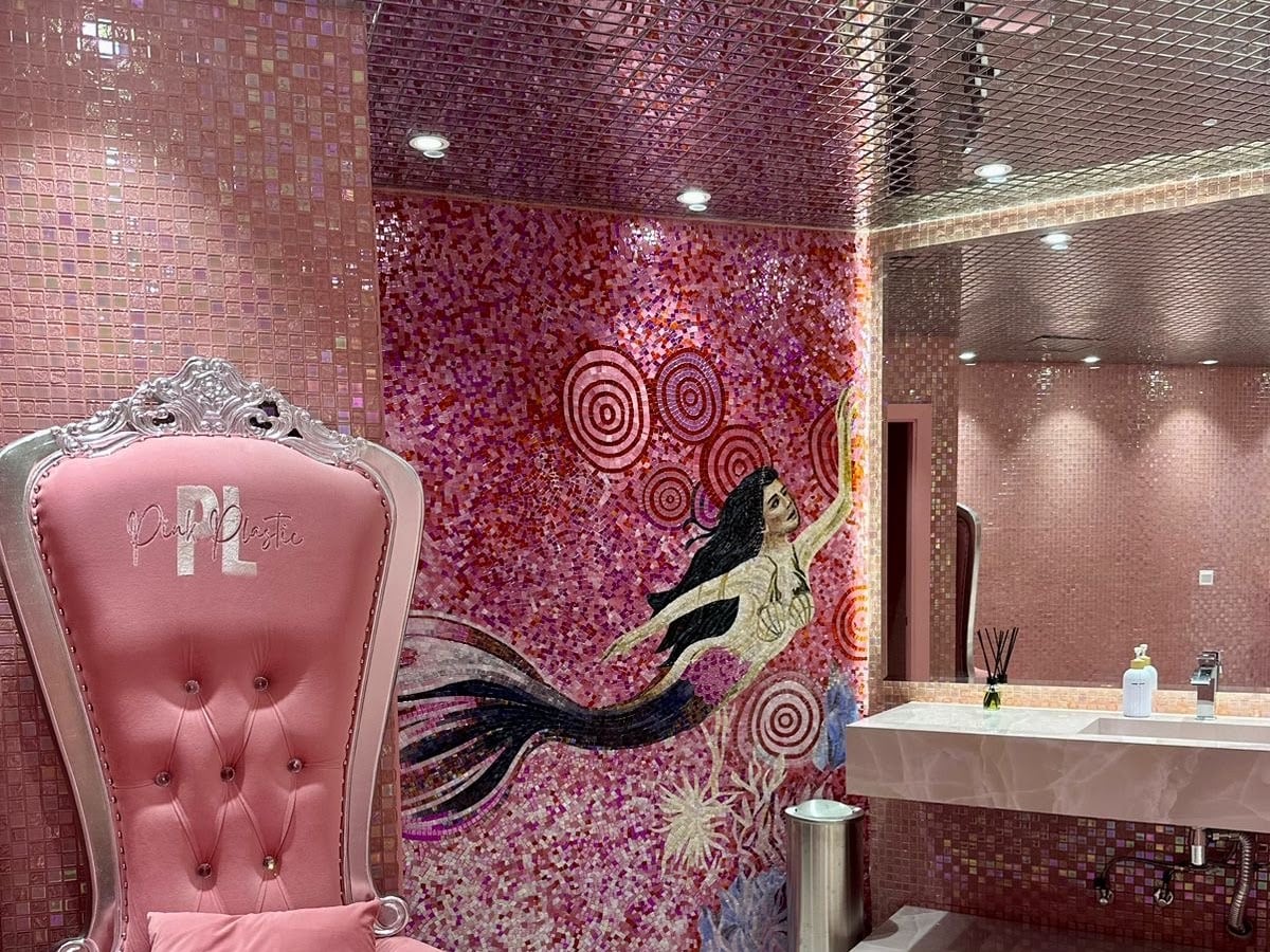 Pink Plastic Women Salon - Beauty Salons in Dubai Marina, Dubai