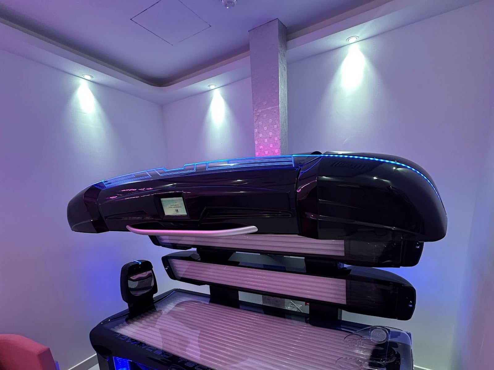 Pink Plastic Women Salon - Beauty Salons in Dubai Marina, Dubai