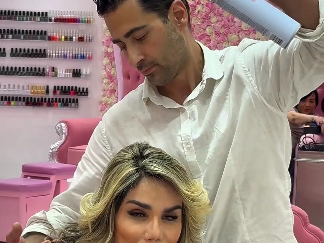 Pink Plastic Women Salon - Beauty Salons in Dubai Marina, Dubai