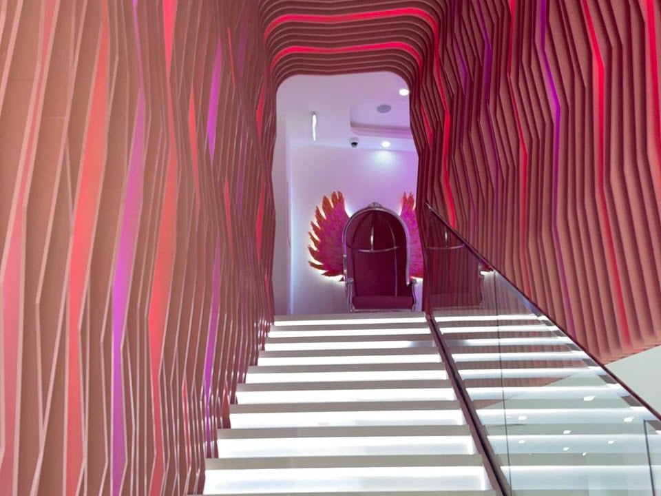 Pink Plastic Women Salon - Beauty Salons in Dubai Marina, Dubai