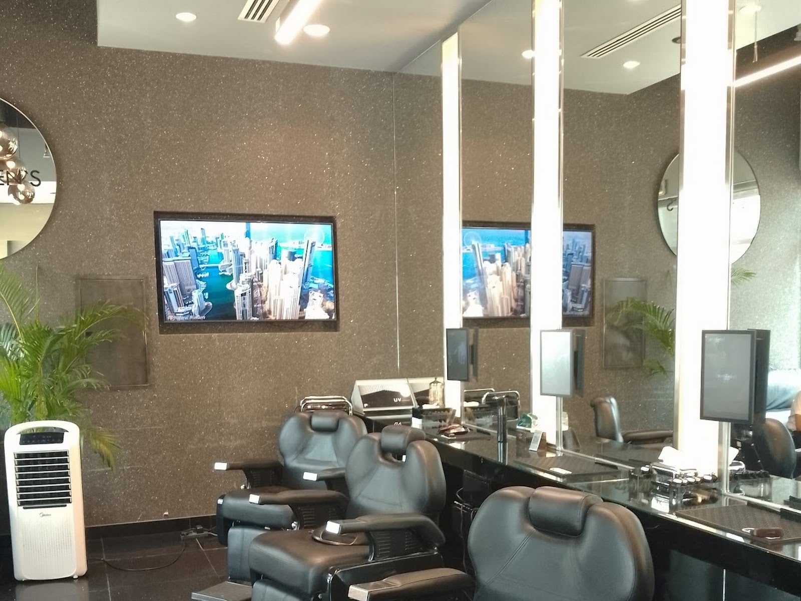 The Gentlemen's Barber Shop - Barber Shops in Jumeirah Lake Towers, Dubai